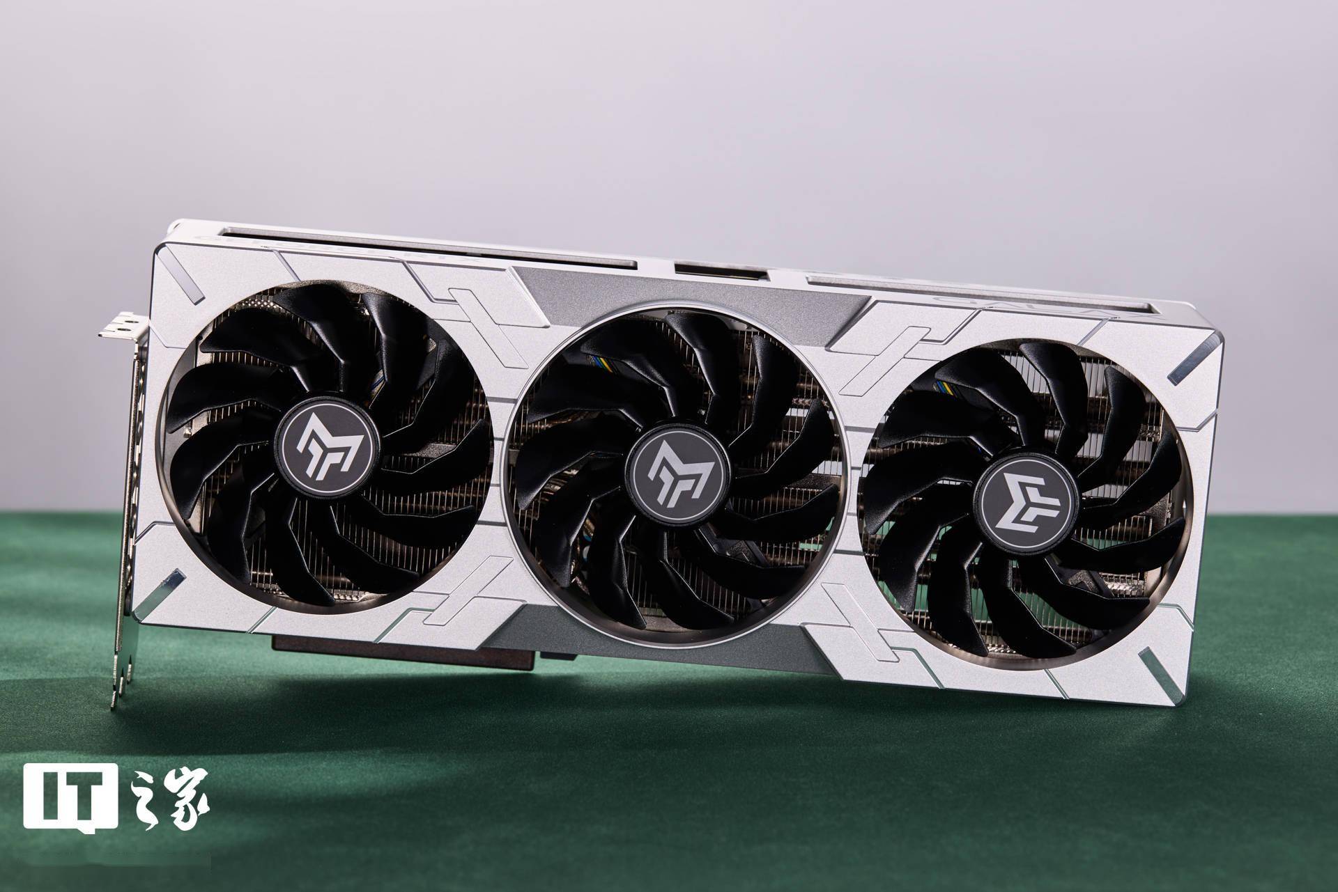 影驰 GEFORCE RTX 4070Ti SUPER 金属大师 Plus OC 图赏