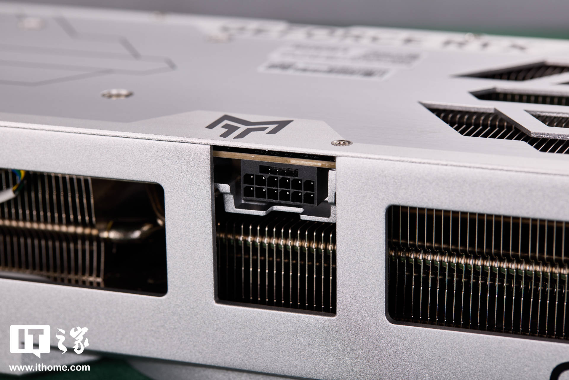 影驰 GEFORCE RTX 4070Ti SUPER 金属大师 Plus OC 图赏