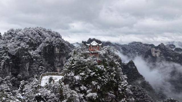 美丽“冻”人！世界自然遗产地施秉云台山雪景又上新 The snowy Yuntai Mountain is back with a new look