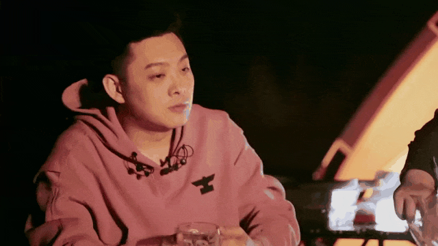 鹿晗醉酒直播引发全网热议，粉丝与网友态度大反转！