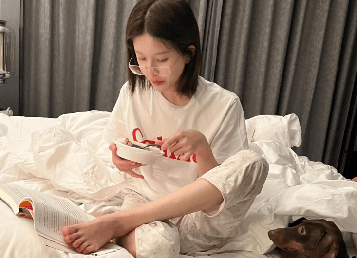 鹿晗醉酒直播引发全网热议，粉丝与网友态度大反转！