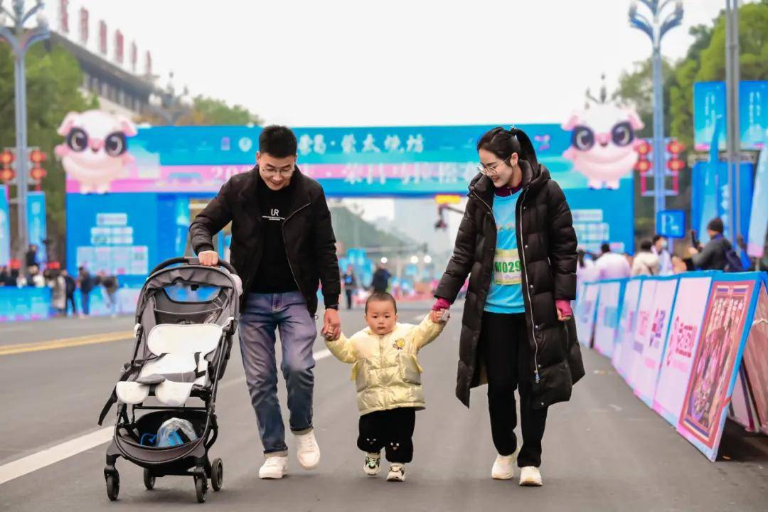 千年荣昌·荣太烧坊|2024重庆·荣昌马拉松赛火热开跑！