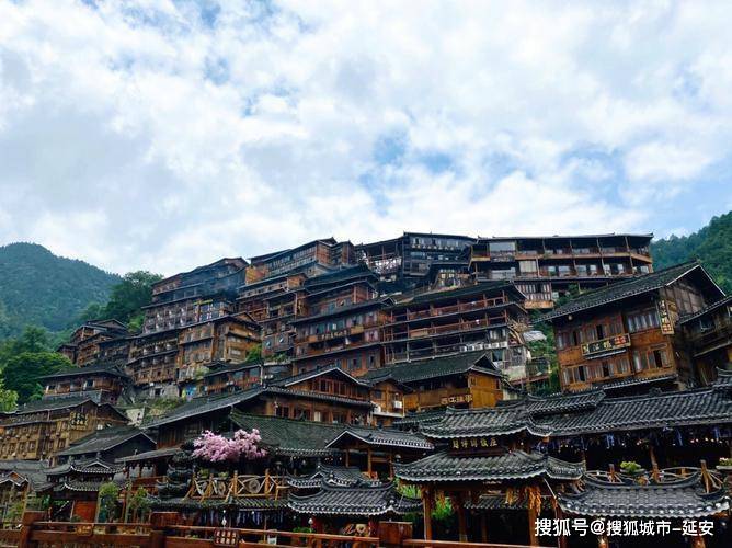 去一次贵州5日游多少钱人民币？看完畅游！想去贵州不知道怎么玩求推荐