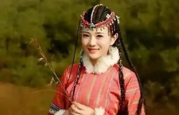 赫舍里：父为首辅，嫁安亲王差点成皇后，因夺嫡之争子孙皆未善终