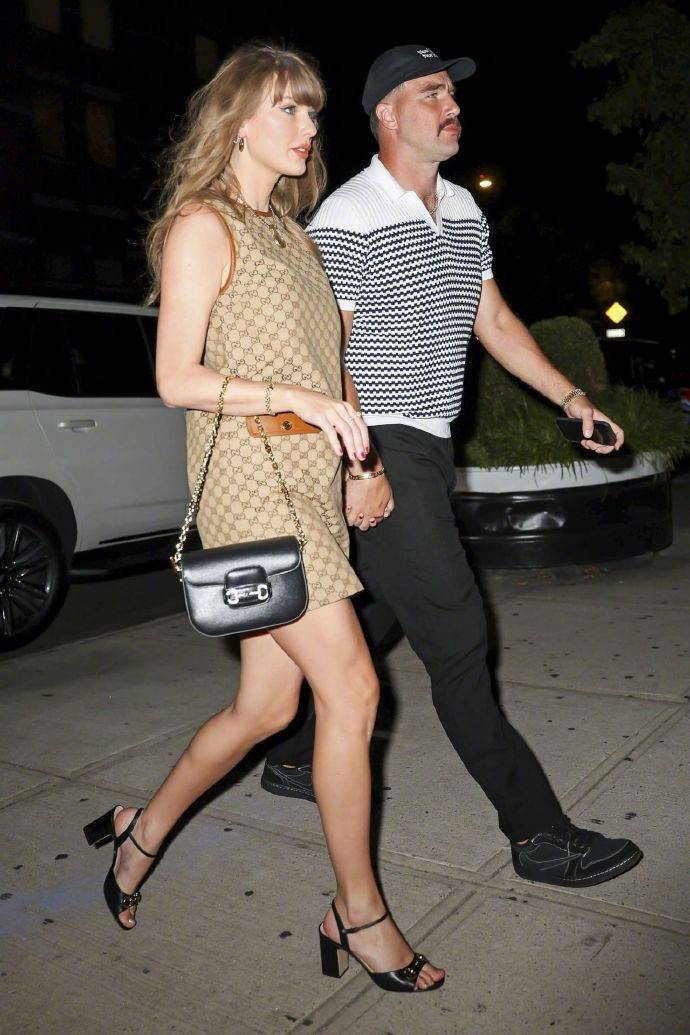 天后霉霉与运动员男友订婚，戴百万钻戒配卡地亚腕表，官宣照含金量略高！