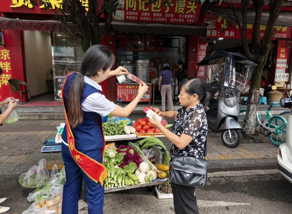 交通银行四川省分行开展反假货币宣传活动 资讯联播频道