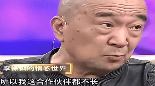 考古｜曝78岁李保田近况！找人维修窗户喝10元桶装水，生活超朴素！