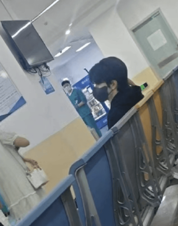 知名东北籍演员发生意外，剧组已送医