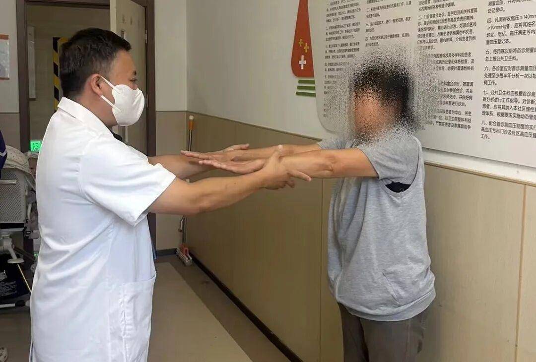 “大医院专家来了，我们在社区看病，也更放心了”