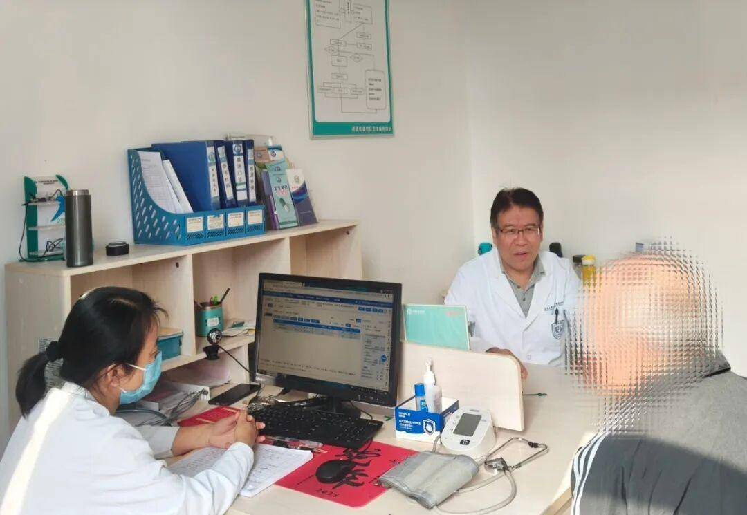 “大医院专家来了，我们在社区看病，也更放心了”